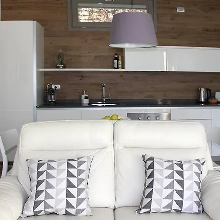 Stunning Views And Pool. Brand New Apartment. Appartement Argegno